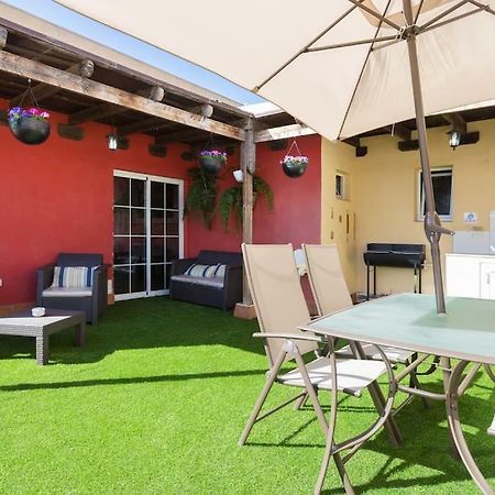 Villa Blanca Tenerife - Private Rooms - Terrace And Bbq, 5 Minutes From The Beach And Airport San Isidro  Eksteriør bilde