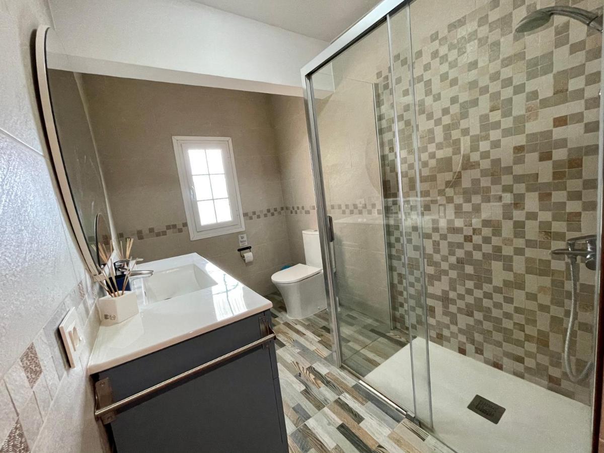 Villa Blanca Tenerife - Private Rooms - Terrace And Bbq, 5 Minutes From The Beach And Airport San Isidro  Eksteriør bilde