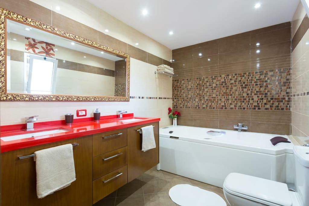 Villa Blanca Tenerife - Private Rooms - Terrace And Bbq, 5 Minutes From The Beach And Airport San Isidro  Eksteriør bilde