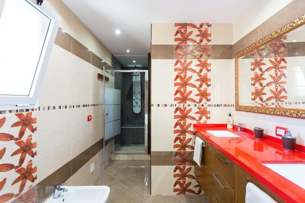 Villa Blanca Tenerife - Private Rooms - Terrace And Bbq, 5 Minutes From The Beach And Airport San Isidro  Eksteriør bilde