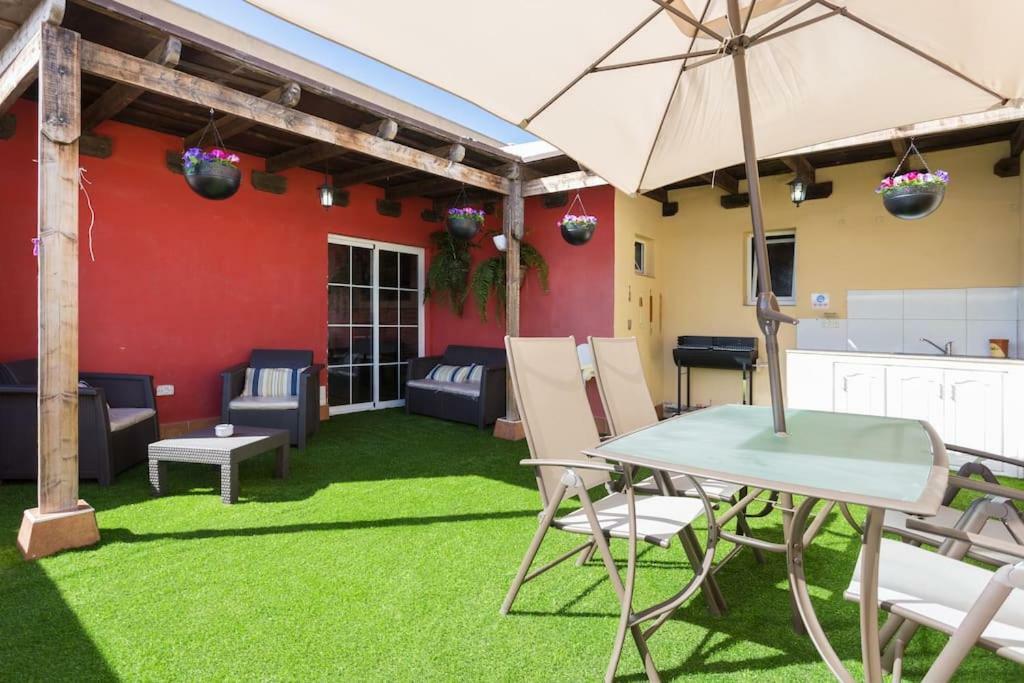 Villa Blanca Tenerife - Private Rooms - Terrace And Bbq, 5 Minutes From The Beach And Airport San Isidro  Eksteriør bilde
